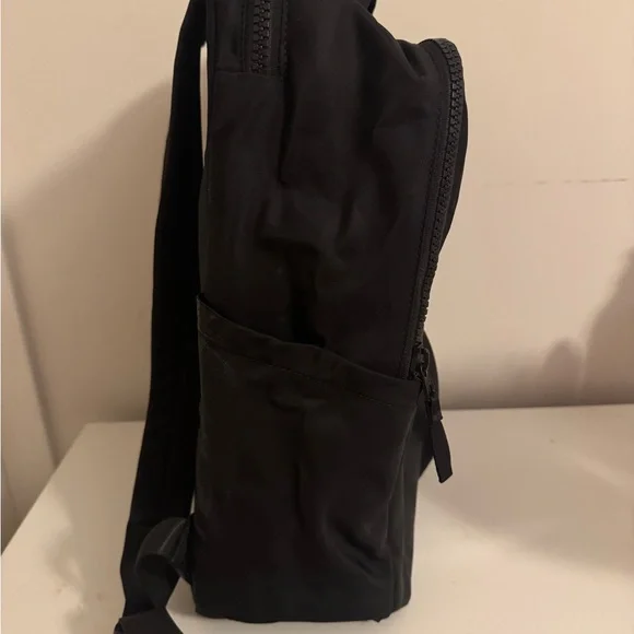 Lululemon Everyday Backpack 2.0 23L - Picture 3 of 3